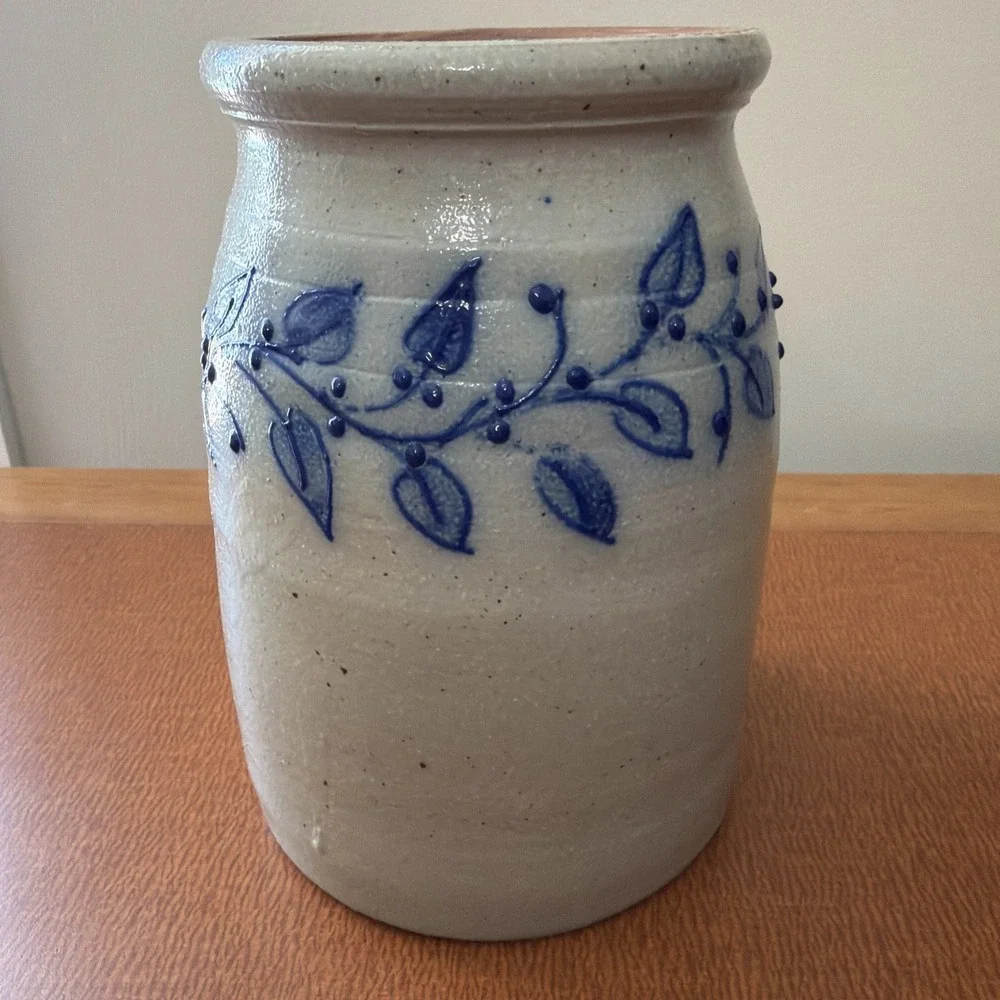 Vtg Rare Salmon Falls Pottery Blueberry Vine 6.5
